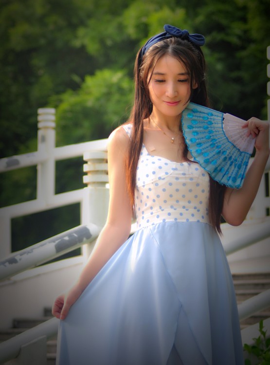 清纯美女户外写真独特的韵