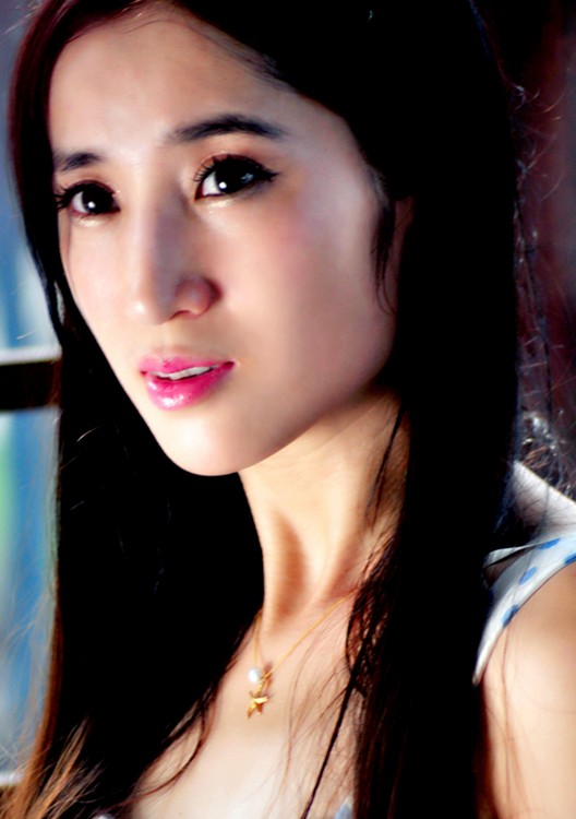 清纯美女户外写真独特的韵