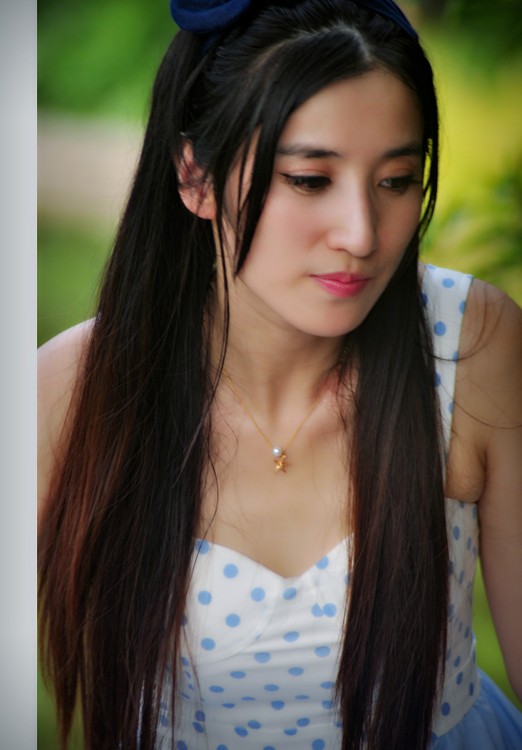 清纯美女户外写真独特的韵