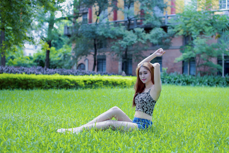 午后阳光下唯美的少女