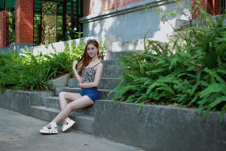 午后阳光下唯美的少女