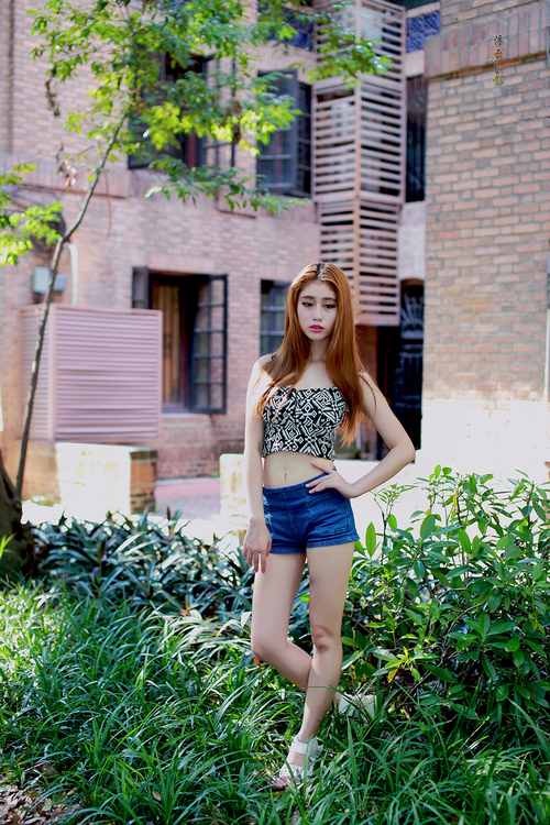 午后阳光下唯美的少女