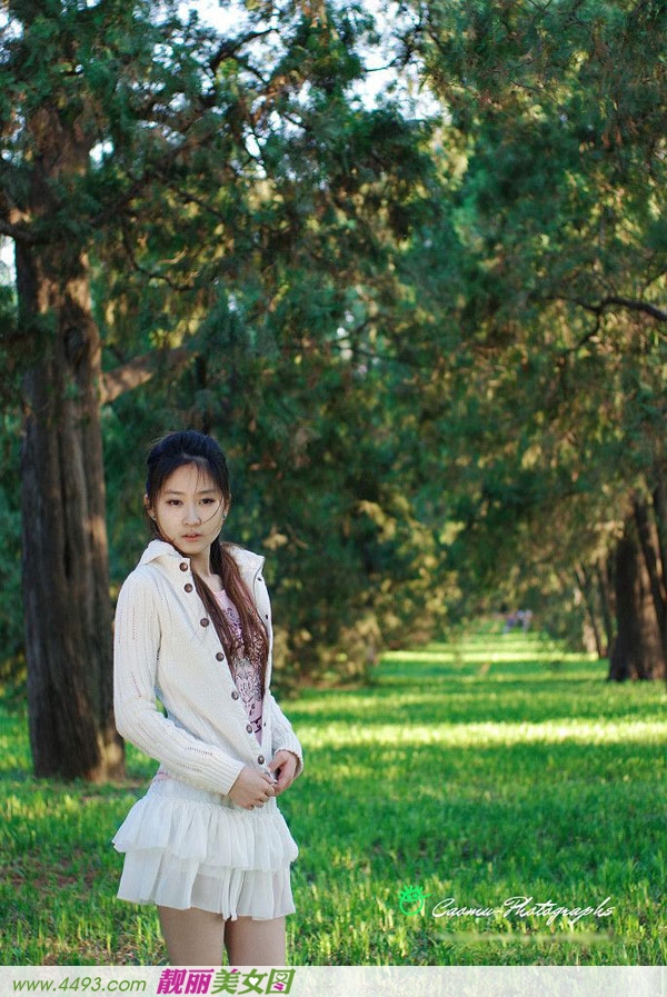 清新美女让人心动飘逸长发撩人