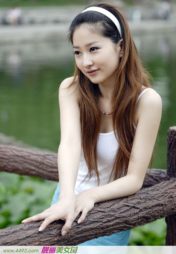 清新美女让人心动飘逸长发撩人