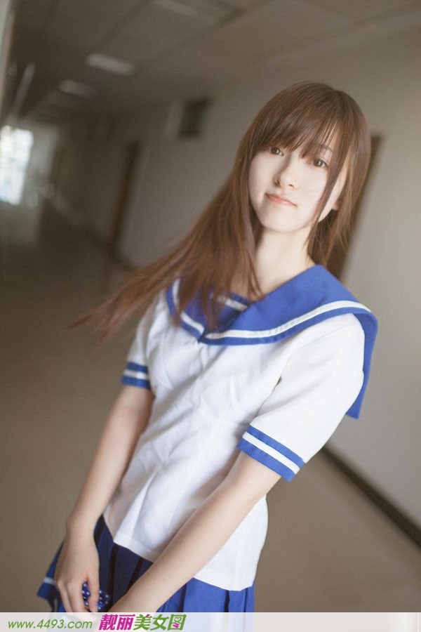 貌美如花水手服妹子很萌