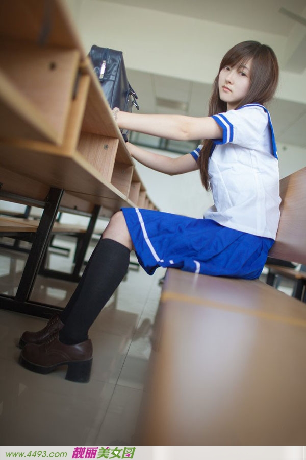 貌美如花水手服妹子很萌