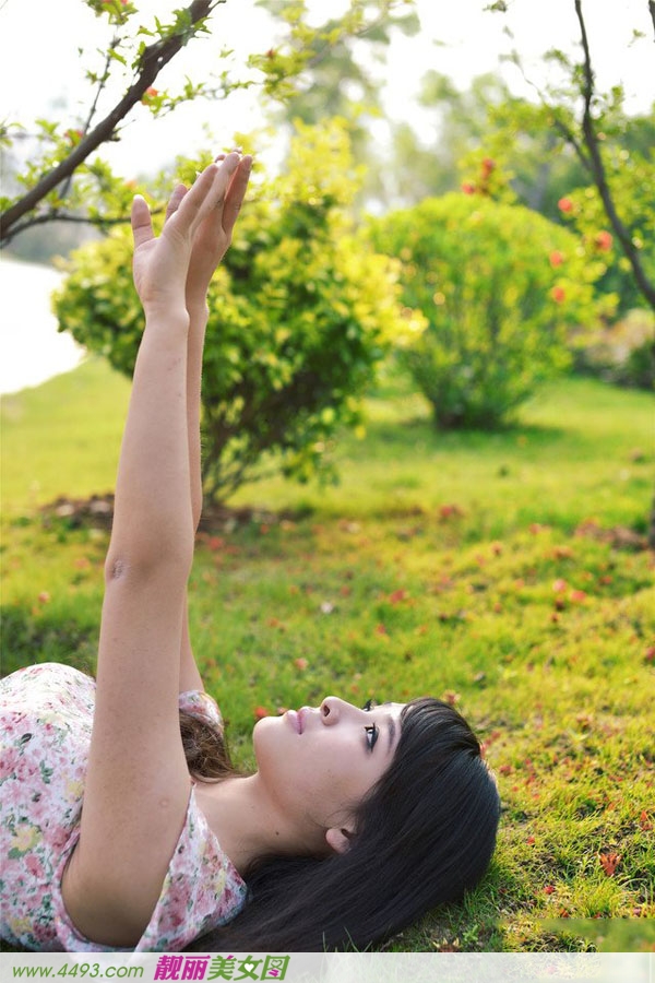 轻轻悠悠漫步沙湖畔