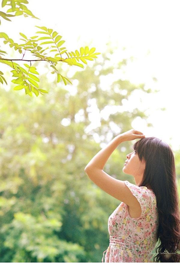 轻轻悠悠漫步沙湖畔