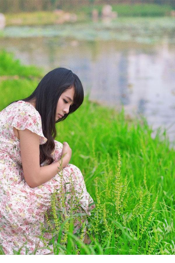 轻轻悠悠漫步沙湖畔