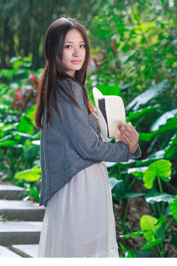 悠闲美少女公园清晰写真