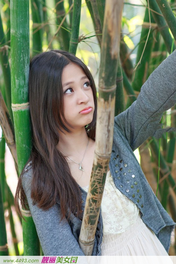 悠闲美少女公园清晰写真