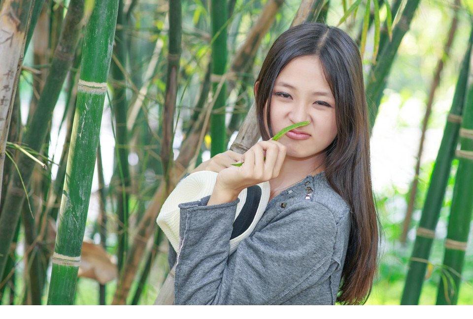 悠闲美少女公园清晰写真