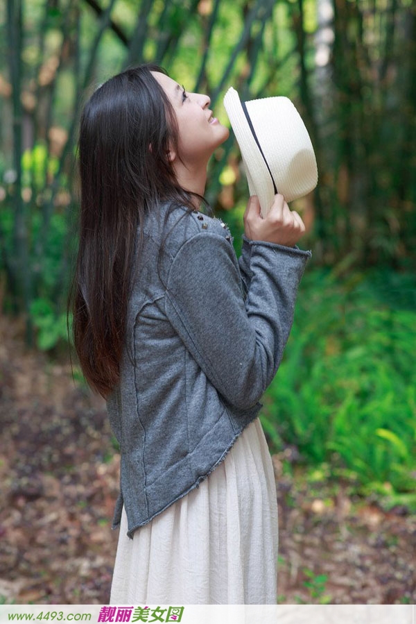 悠闲美少女公园清晰写真