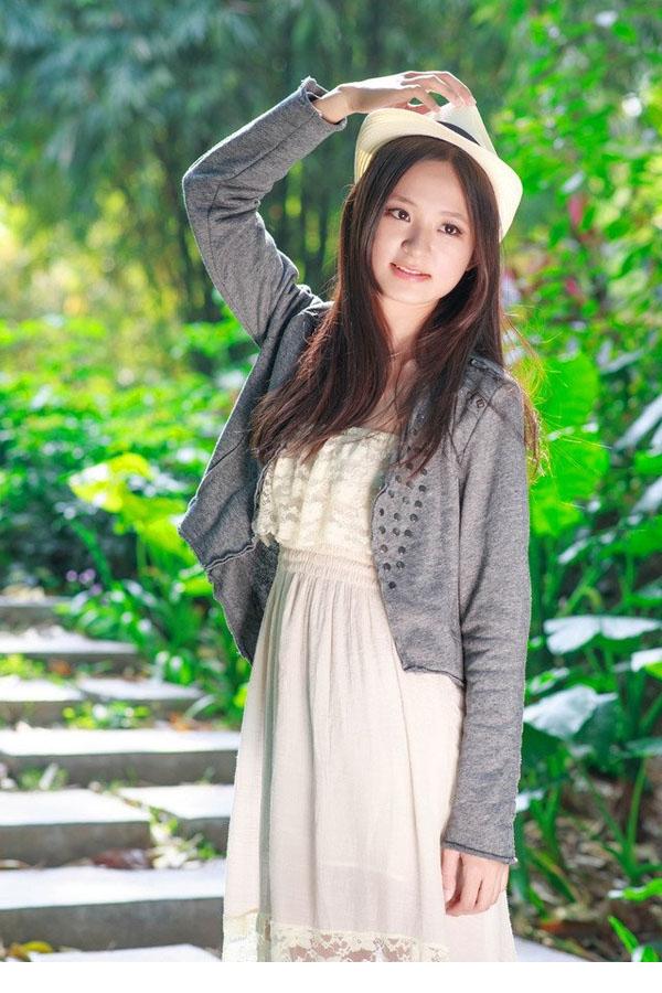 悠闲美少女公园清晰写真