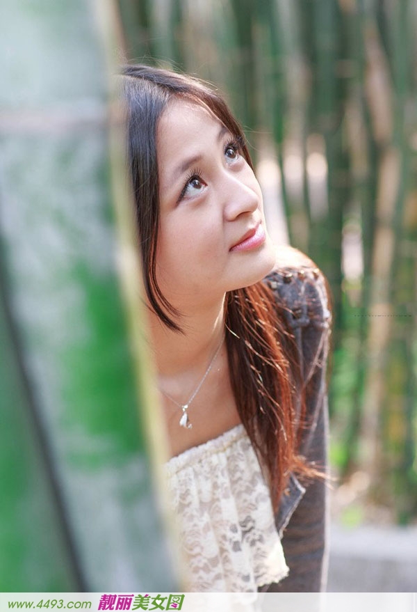 悠闲美少女公园清晰写真