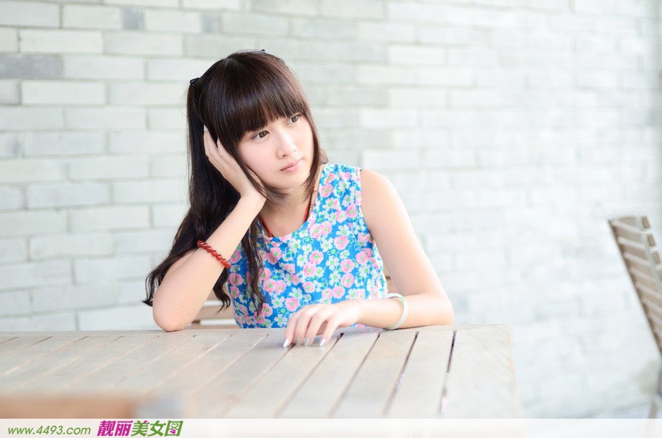 装作不经意的偶遇却留下踪影