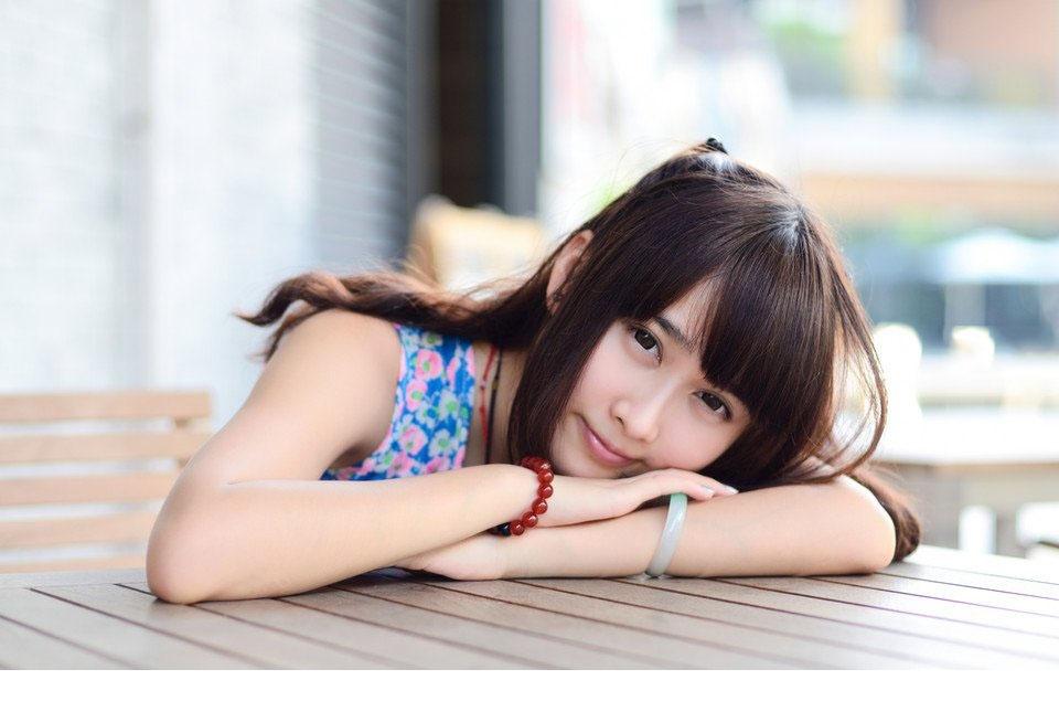 装作不经意的偶遇却留下踪影