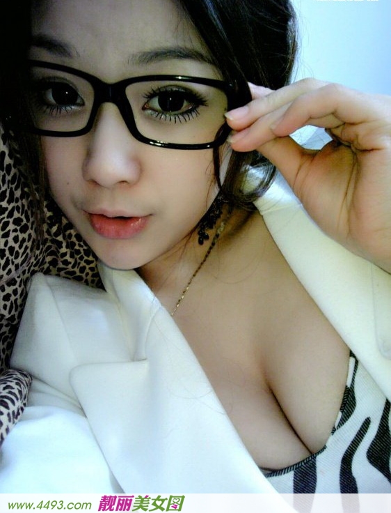 可爱性感非主流美女张子涵