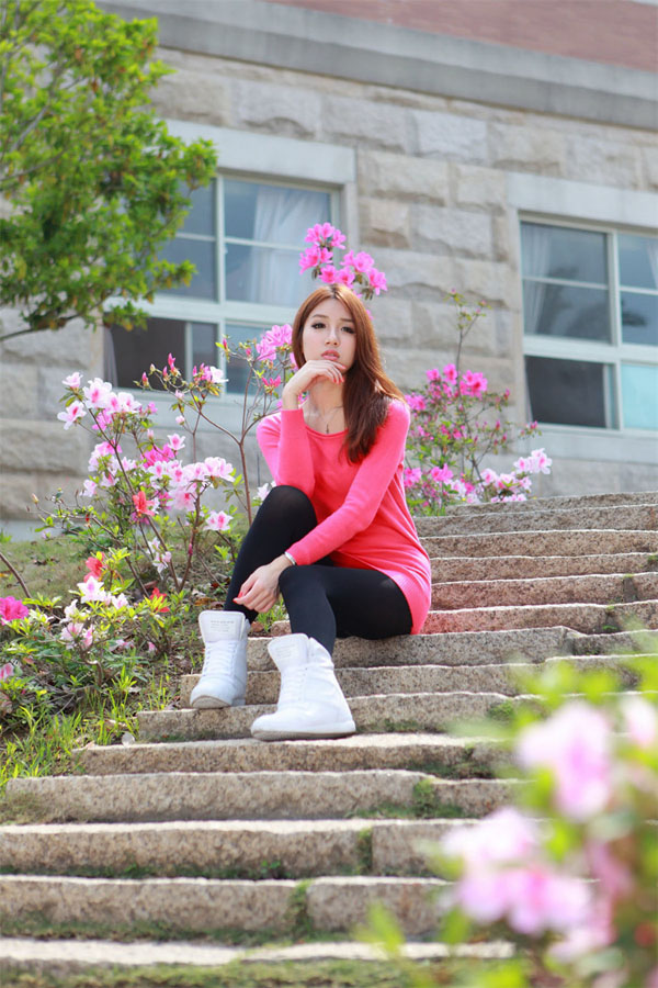 美女琦琦诱人户外唯美写真