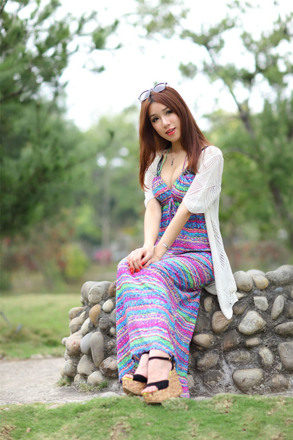 美女琦琦诱人户外唯美写真