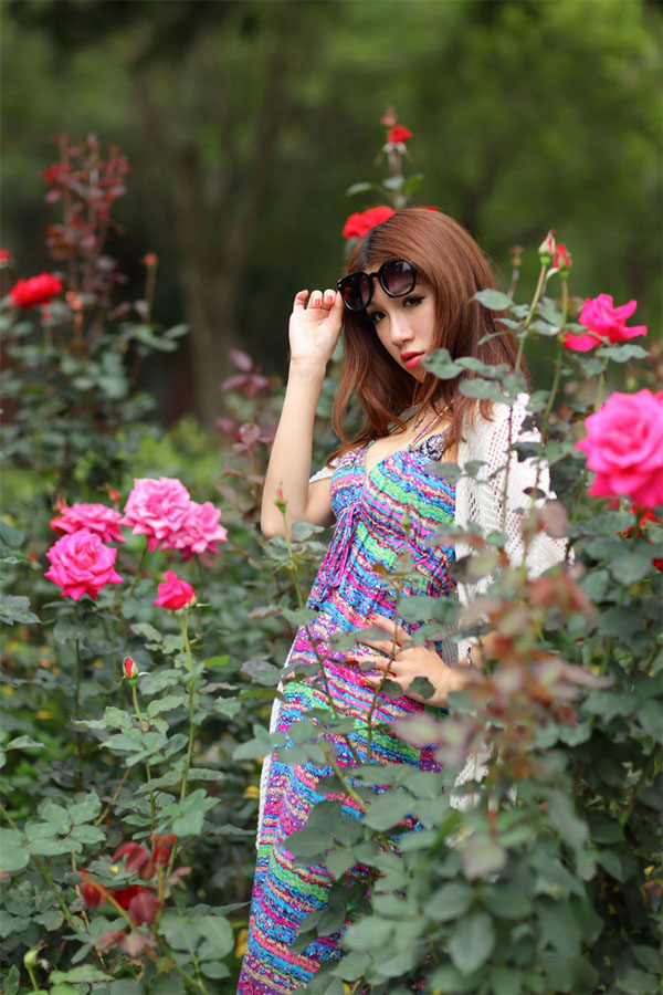 美女琦琦诱人户外唯美写真