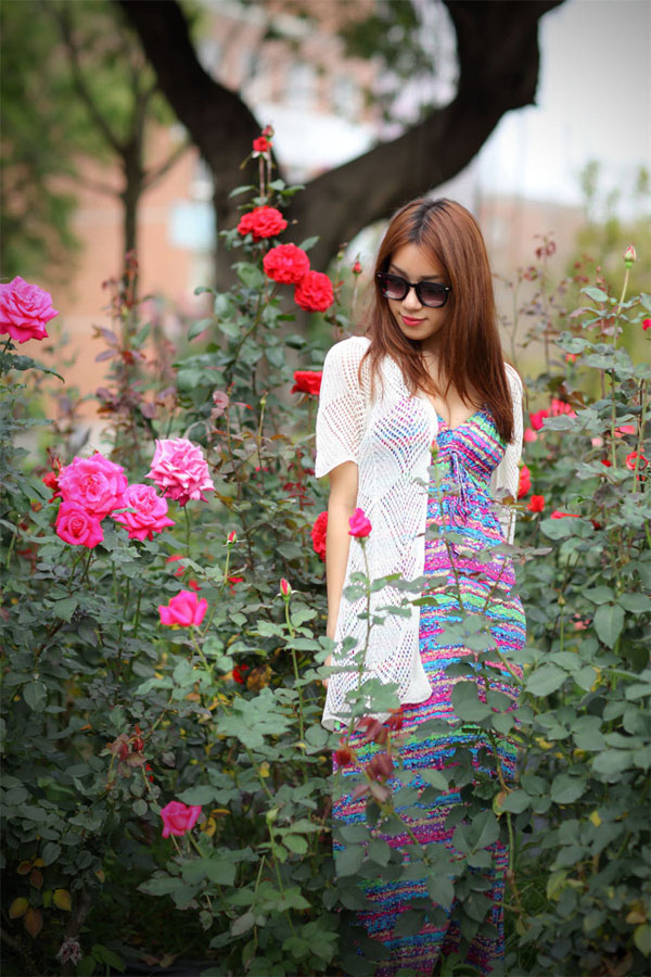 美女琦琦诱人户外唯美写真