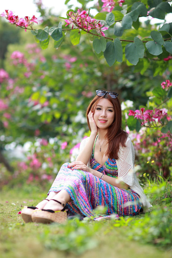 美女琦琦诱人户外唯美写真