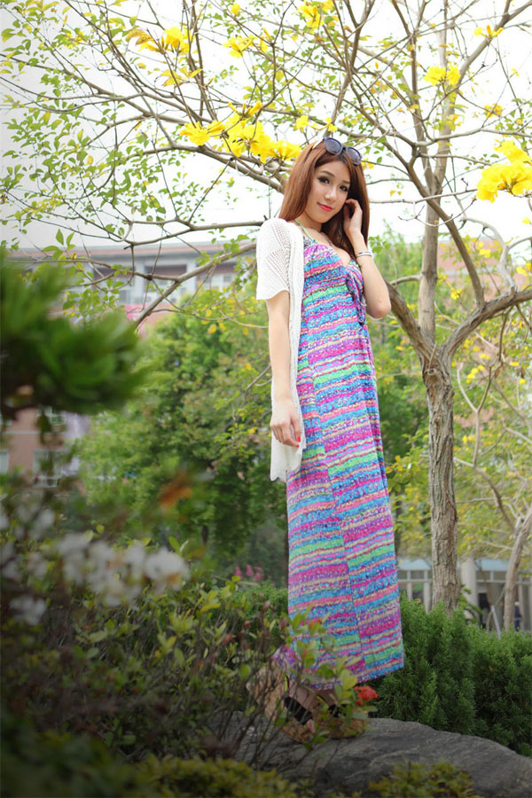 美女琦琦诱人户外唯美写真