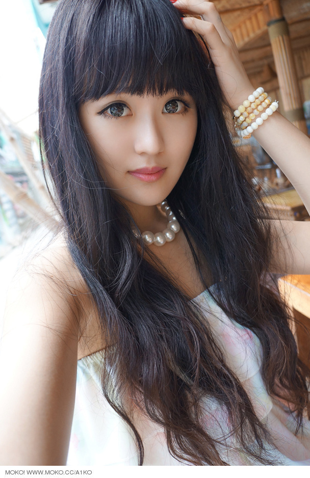 青春迷人美女滕菲菲海边写真