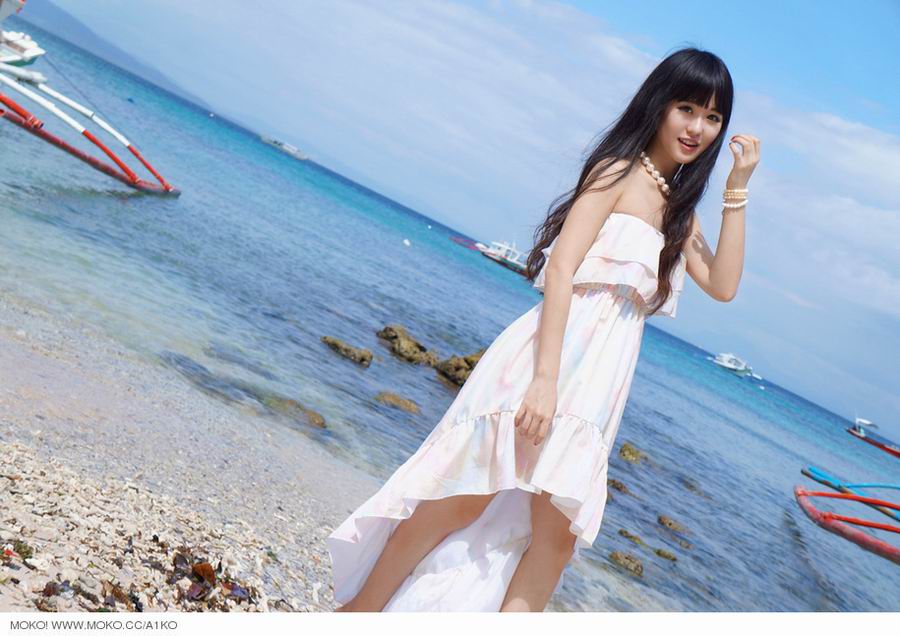 青春迷人美女滕菲菲海边写真