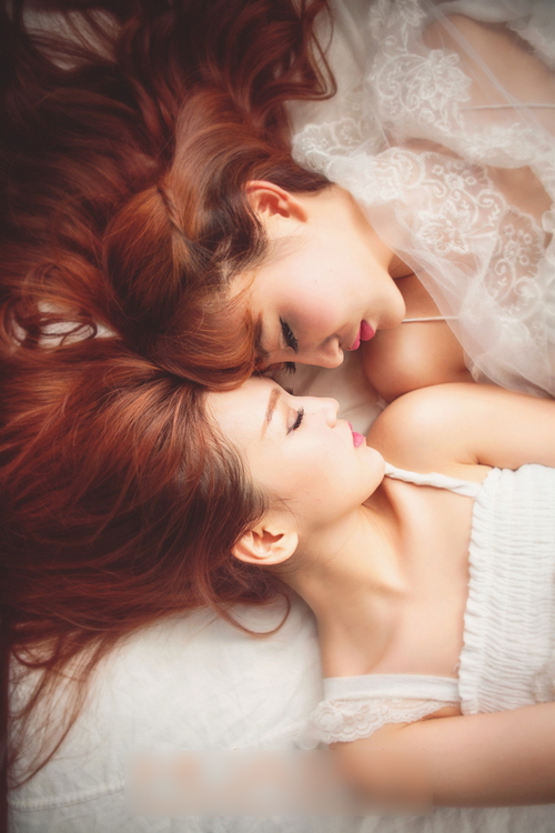 让人遐想的绝美姐妹花