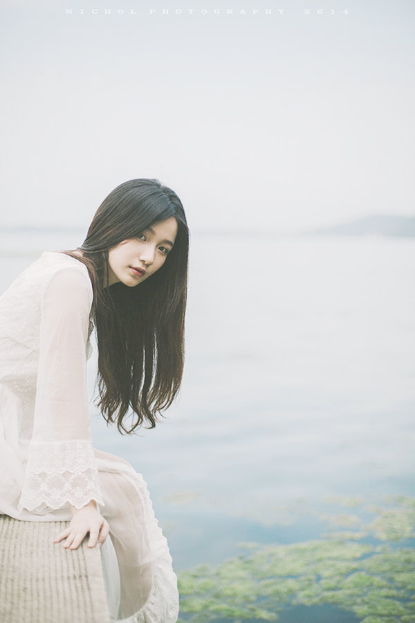 飘逸的长裙 动人的面容