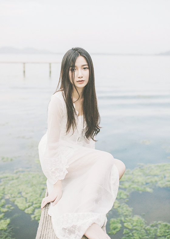 飘逸的长裙 动人的面容