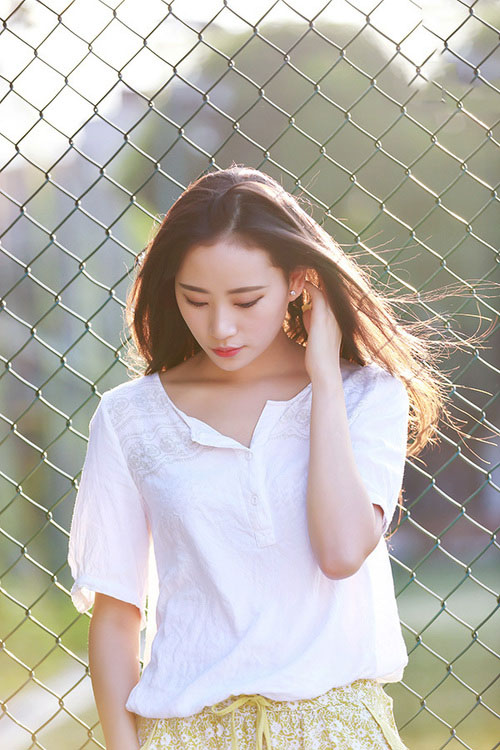 阳光下迷人的清纯美丽