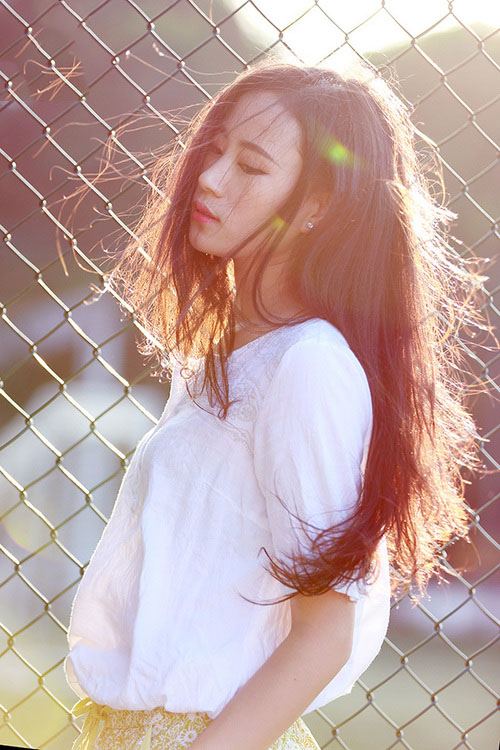 阳光下迷人的清纯美丽