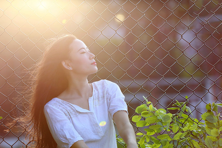 阳光下迷人的清纯美丽