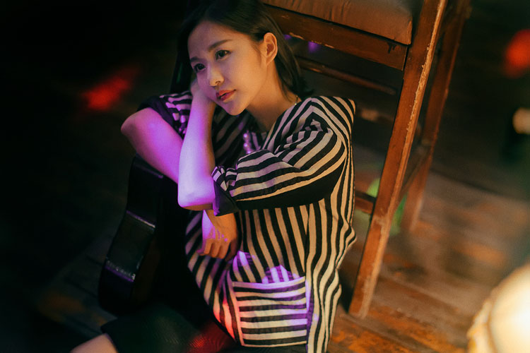 思绪，在不经意间流过琴弦