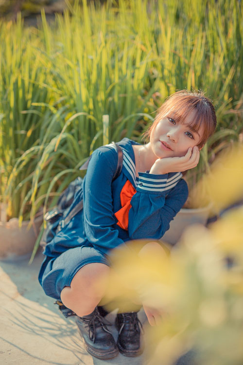 夕阳下的可爱小学妹