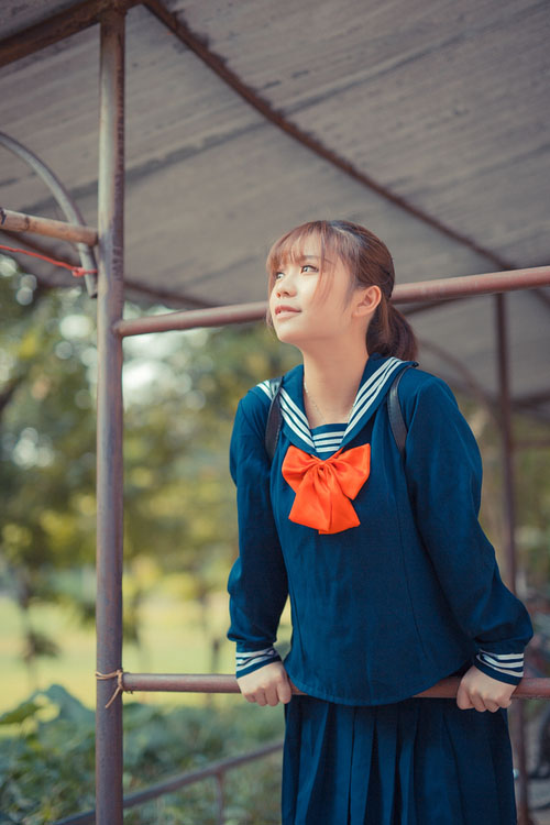 夕阳下的可爱小学妹