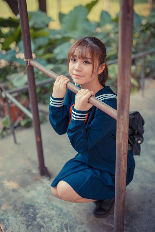 夕阳下的可爱小学妹