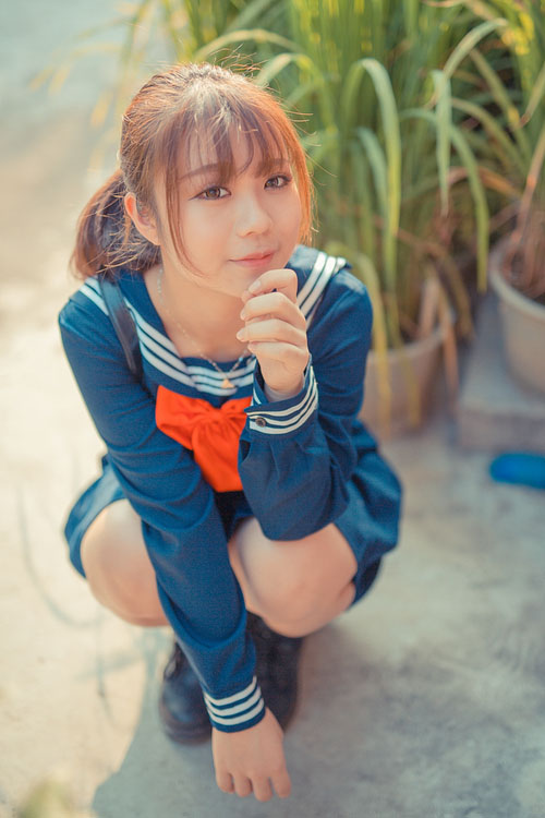 夕阳下的可爱小学妹