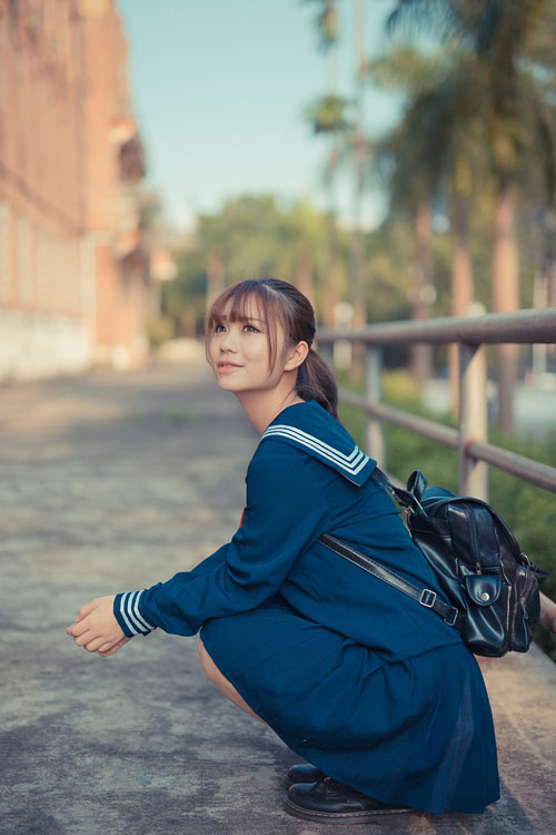 夕阳下的可爱小学妹