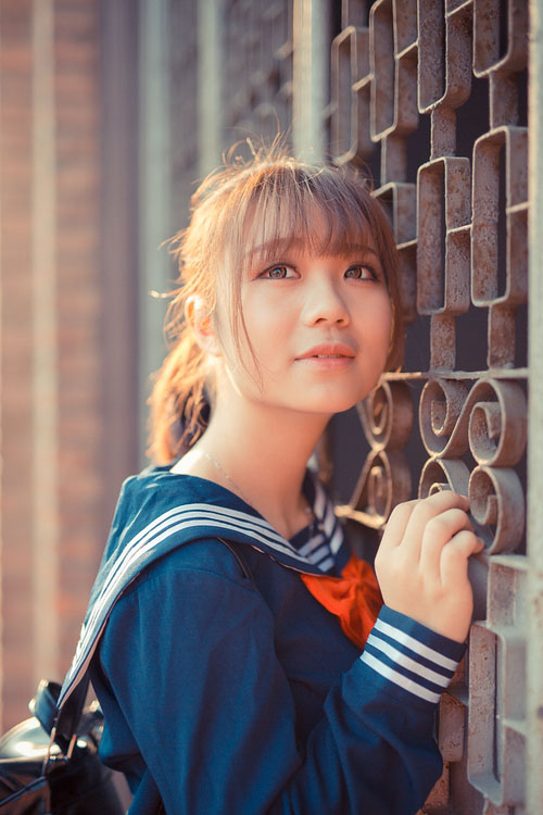 夕阳下的可爱小学妹