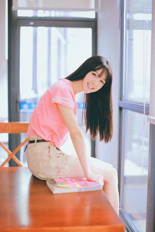 喜欢呆在书舍的清纯校花