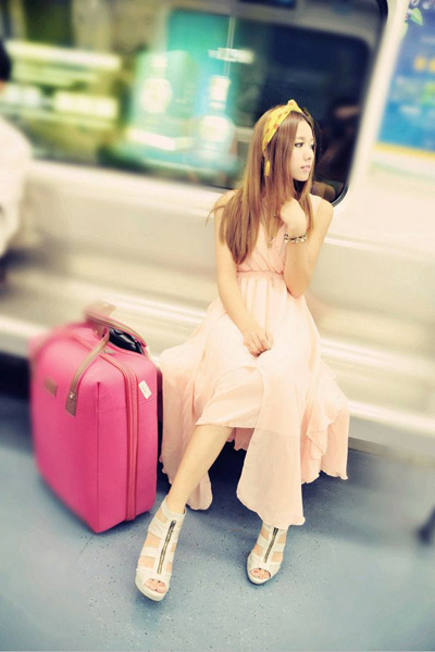 清纯美女地铁唯美写真