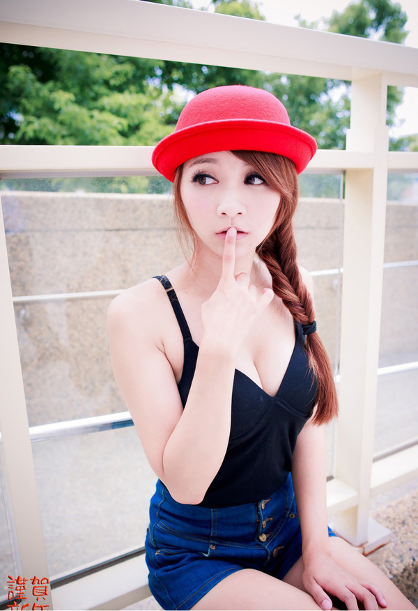 清纯俏小红帽俏女孩