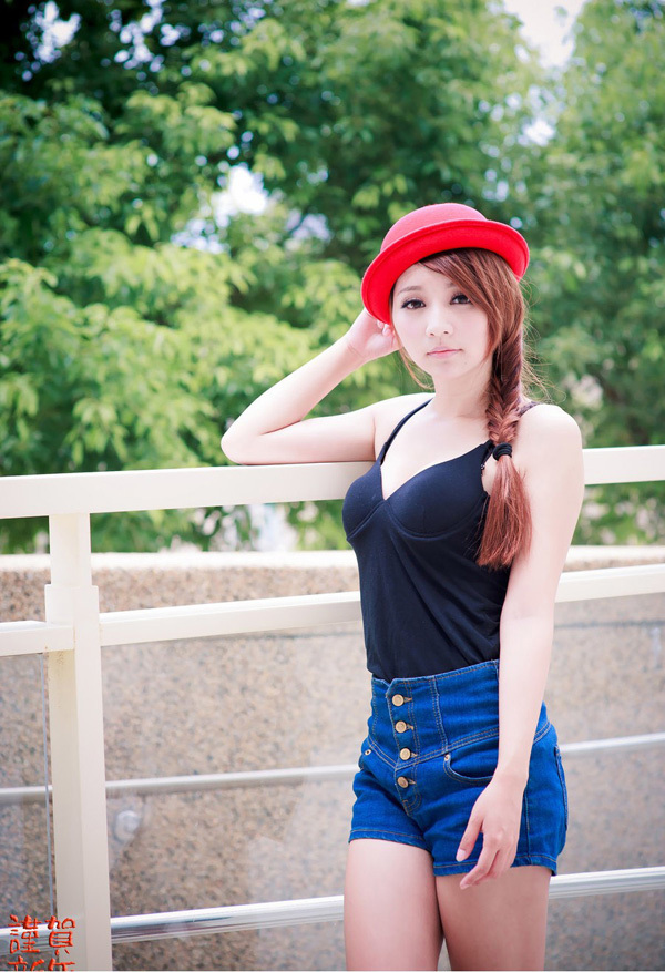 清纯俏小红帽俏女孩