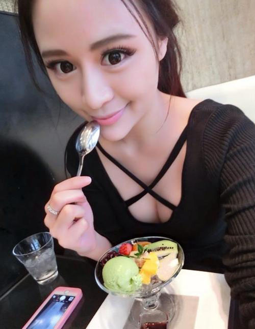 大眼睛笑女孩生活甜美自拍