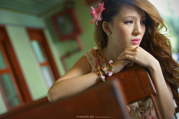 渴望旅行的风韵少女