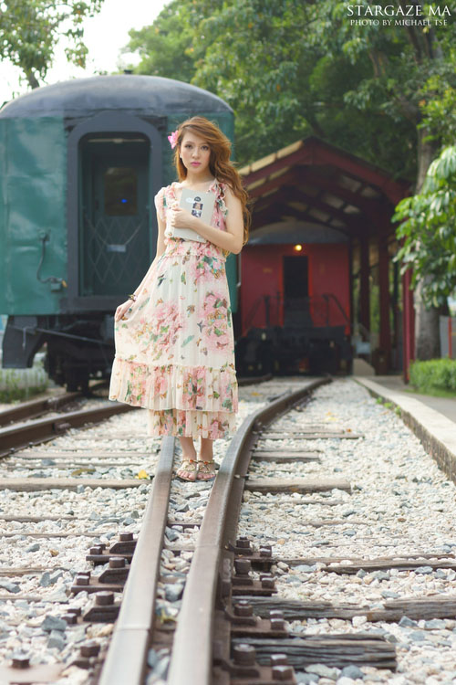 渴望旅行的风韵少女